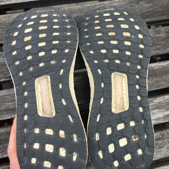 ADIDAS Ultraboost Running (women's 10) with camo details - Picture 4 of 7